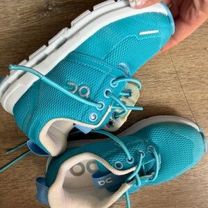 On Running Kids Turquoise Lace-Up Sneakers *LIKE NEW*